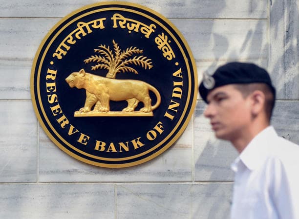 RBI Imposes Penalties on 353 Regulated Entities in FY25 Collects Over 54 Crore