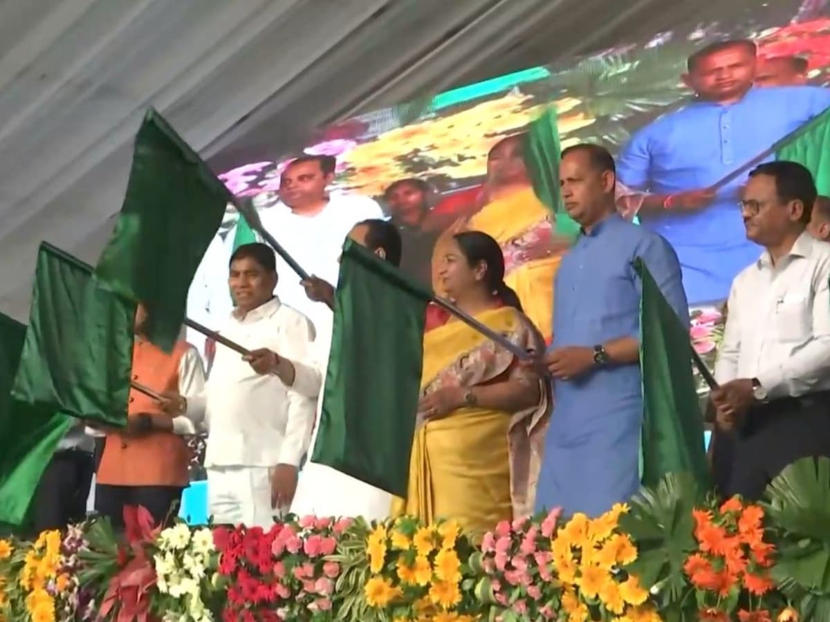 Rekha Gupta Flags Off 105 Electric Buses, Inaugurates DTC Depot in Narela