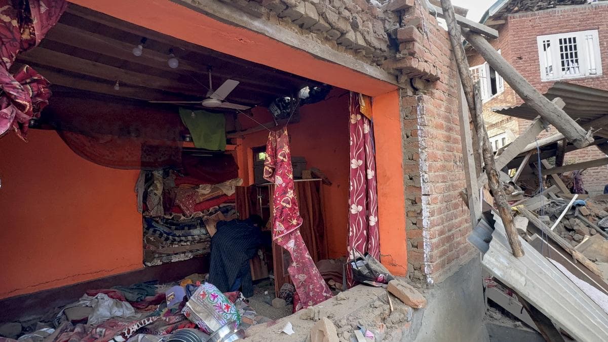 Pahalgam attack LIVE: Pakistan violates ceasefire along LoC in Kashmir, army responds, says Defence official