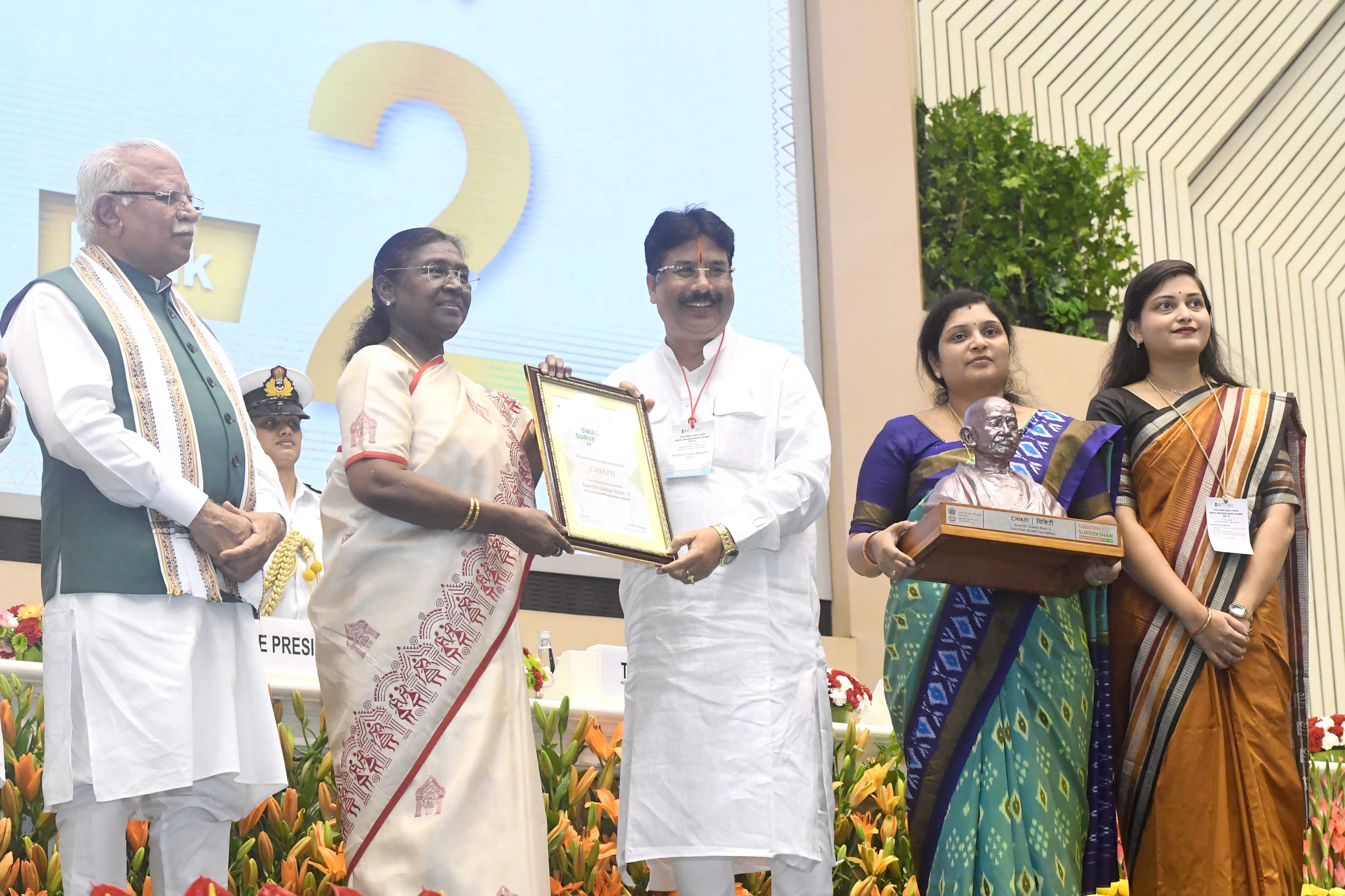 President Droupadi Murmu Presents Swachh Survekshan Awards Highlights Circular Economy