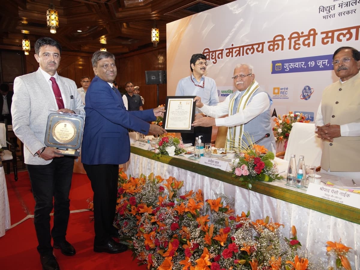 टीएचडीसी इंडिया लिमिटेड को भारत सरकार, विद्युत मंत्रालय की हिंदी सलाहकार समिति की बैठक में राजभाषा ज्योति शील्ड से पुरस्कृत किया गया।