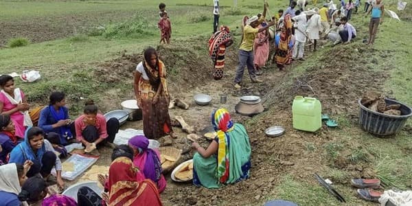 महात्मा गांधी नरेगा योजना के तहत मजदूरी और सामग्री भुगतान के लिए धन जारी करने के लिए प्रतिबद्ध- भारत सरकार