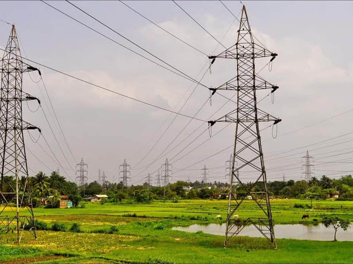 Sugs Lloyd Secures Power Grid Modernization Contract from Gujarat's DGVCL