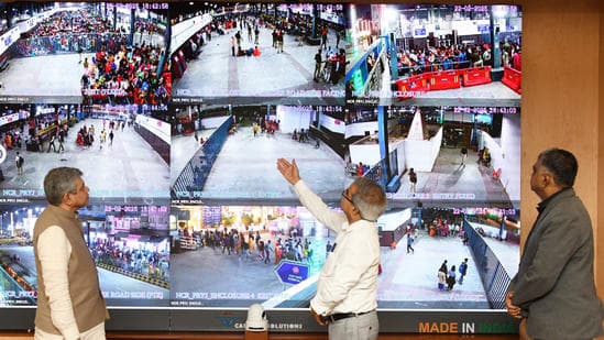 रेलवे ने देशभर के 60 स्टेशनों पर भीड़ नियंत्रण के लिए नए कदम उठाने की योजना बनाई है | विस्तृत जानकारी यहाँ देखें