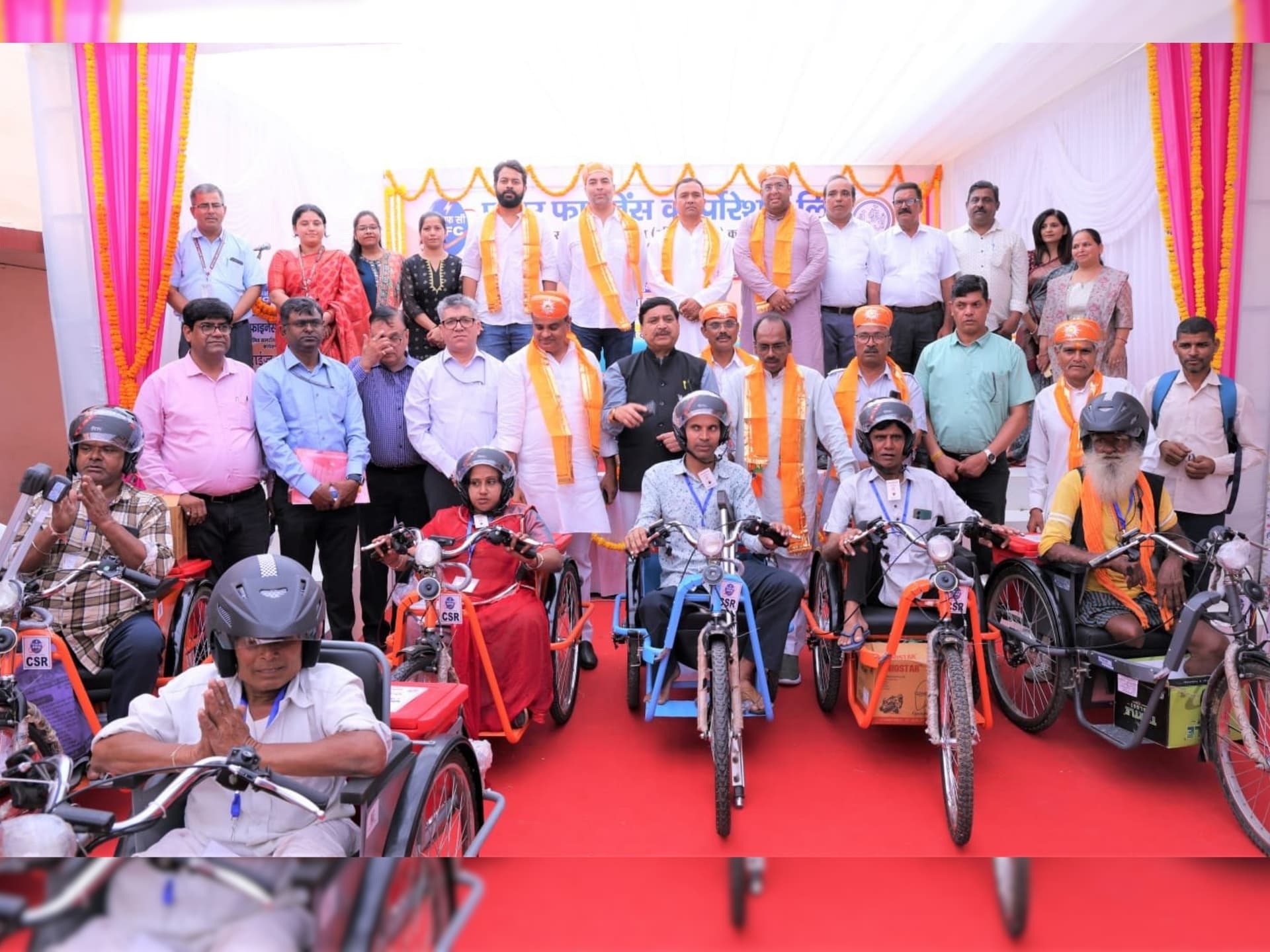 पीएफसी ने उदयपुर में दिव्यांगजनों को 70 मोटराइज्ड ट्राइसाइकिल वितरित की