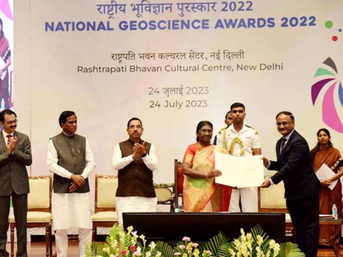 राष्ट्रपति द्रौपदी मुर्मु ने राष्ट्रीय भूविज्ञान पुरस्कार प्रदान किए; पढ़िए क्या है पूरी ख़बर