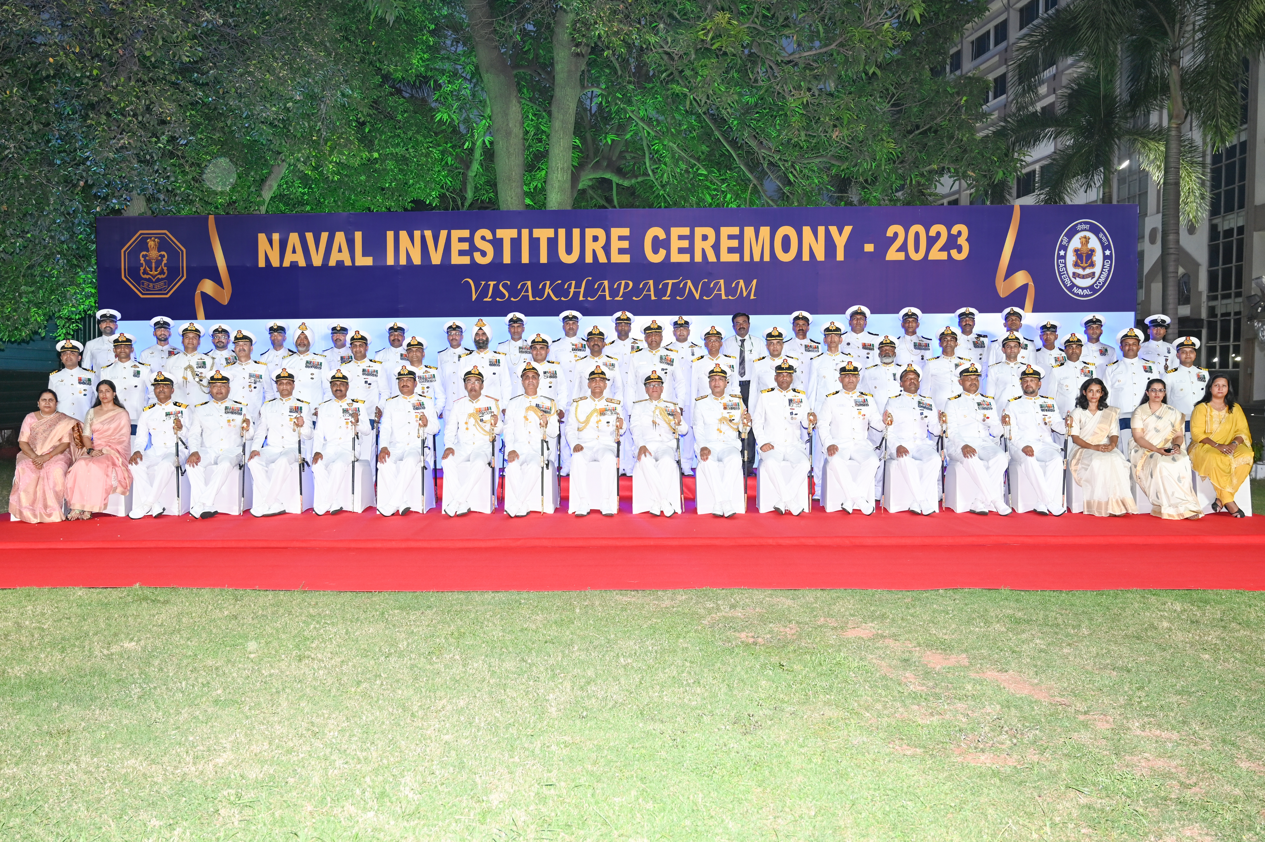 नौसेना प्रमुख एडमिरल आर हरि कुमार ने नौसेना अलंकरण समारोह के दौरान शौर्य और विशिष्ट सेवा पदक किया प्रदान