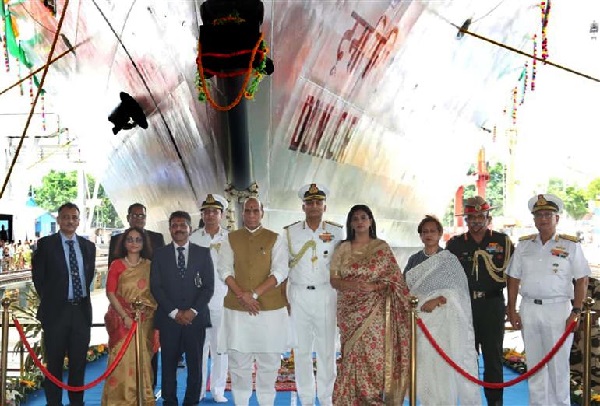 रक्षा मंत्री ने जीआरएसई लिमिटेड, कोलकाता में वाई- 3023 दूनागिरी, प्रोजेक्ट 17ए फ्रिगेट किया लॉन्च