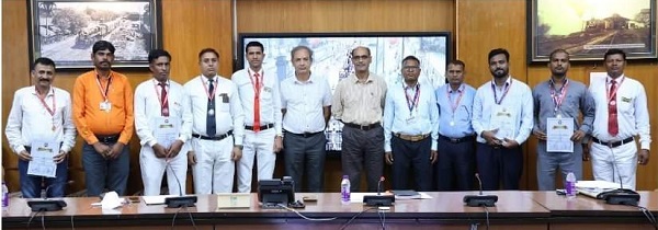 पश्चिम रेलवे के ग्यारह कर्मचारियों को महाप्रबंधक सुरक्षा पुरस्कार से किया गया सम्मानित