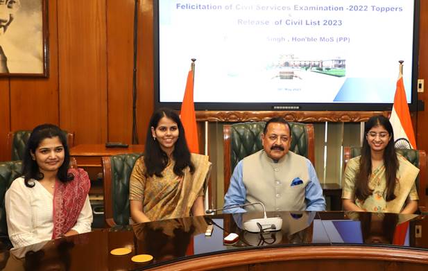 राज्य मंत्री डॉ. जितेंद्र सिंह ने सिविल सेवा परीक्षा 2022 के पहले 20 ऑल इंडिया टॉपर्स को किया सम्मानित 