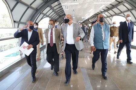जल्द ही जनता के लिए खोला जाएगा नई दिल्ली रेलवे स्टेशन और मेट्रो स्टेशनों को जोड़ने वाला समर्पित स्काईवॉक