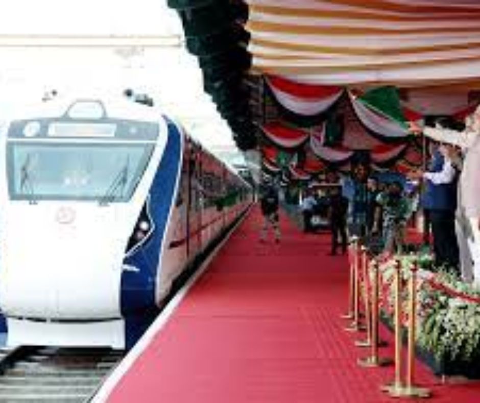 पीएम मोदी ने वीडियो कांफ्रेंसिंग के जरिए उत्तराखंड की पहली वंदे भारत एक्सप्रेस ट्रेन को दिखाई हरी झंडी