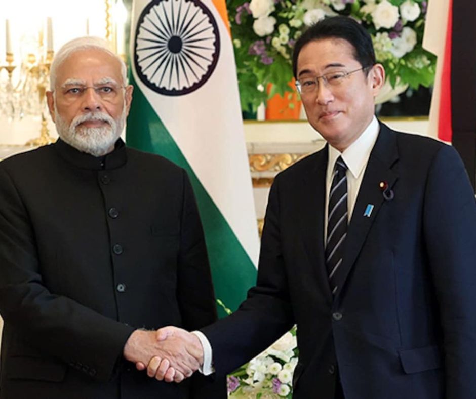 प्रधानमंत्री नरेंद्र मोदी ने जापान के प्रधानमंत्री के साथ की बैठक