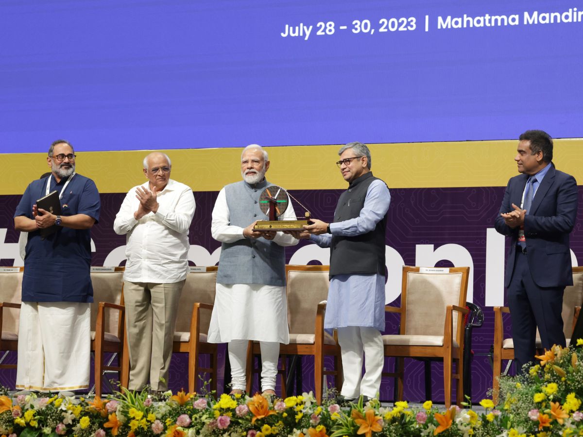 PM Modi ने गुजरात में सेमीकॉन इंडिया सम्मेलन 2023 का किया उद्घाटन; पढ़िए क्या है पूरी ख़बर
