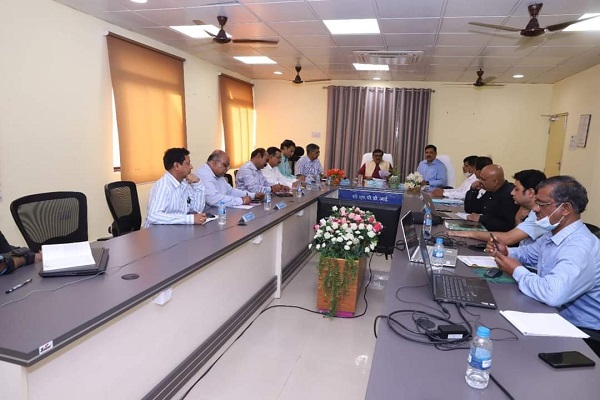 सीएमपीडीआई के अध्यक्ष सह प्रबंध निदेशक ने की  क्षेत्रीय संस्थान-V बिलासपुर में समीक्षा बैठक